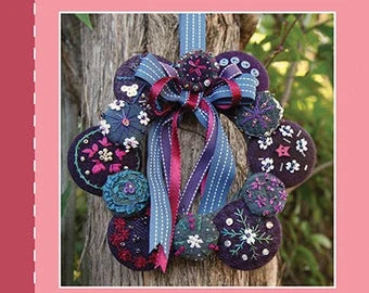 Pattern: Macaroon Wreath by Reiko Kato